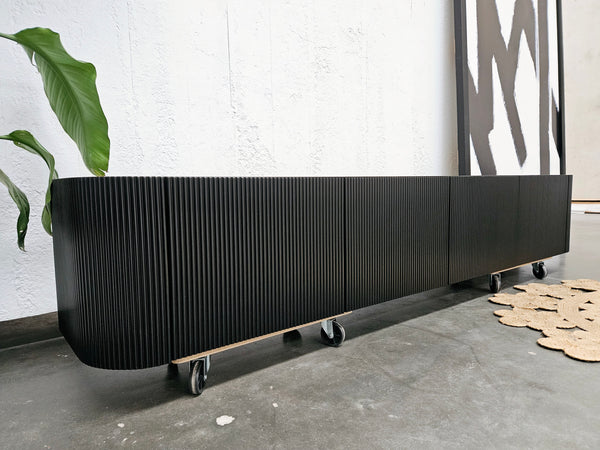 Wall-mounted curved edges TV unit