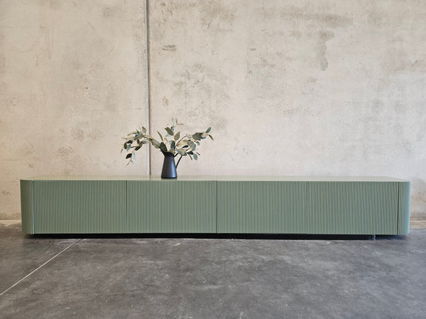 Wall-mounted curved edges TV unit