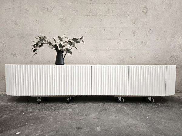 Wall-mounted curved edges TV unit