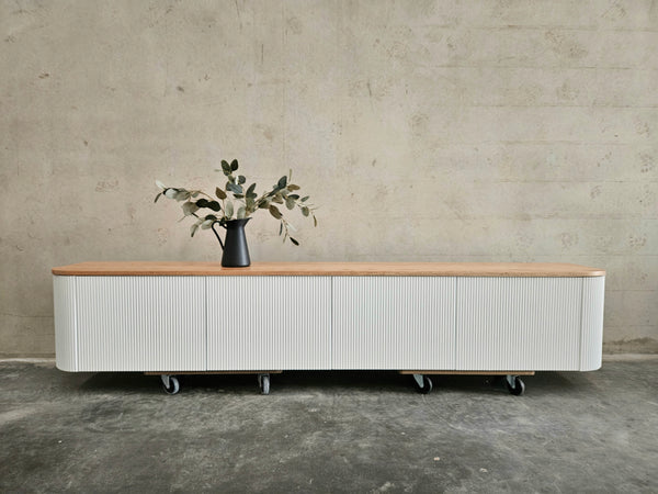 Wall-mounted curved edges TV unit